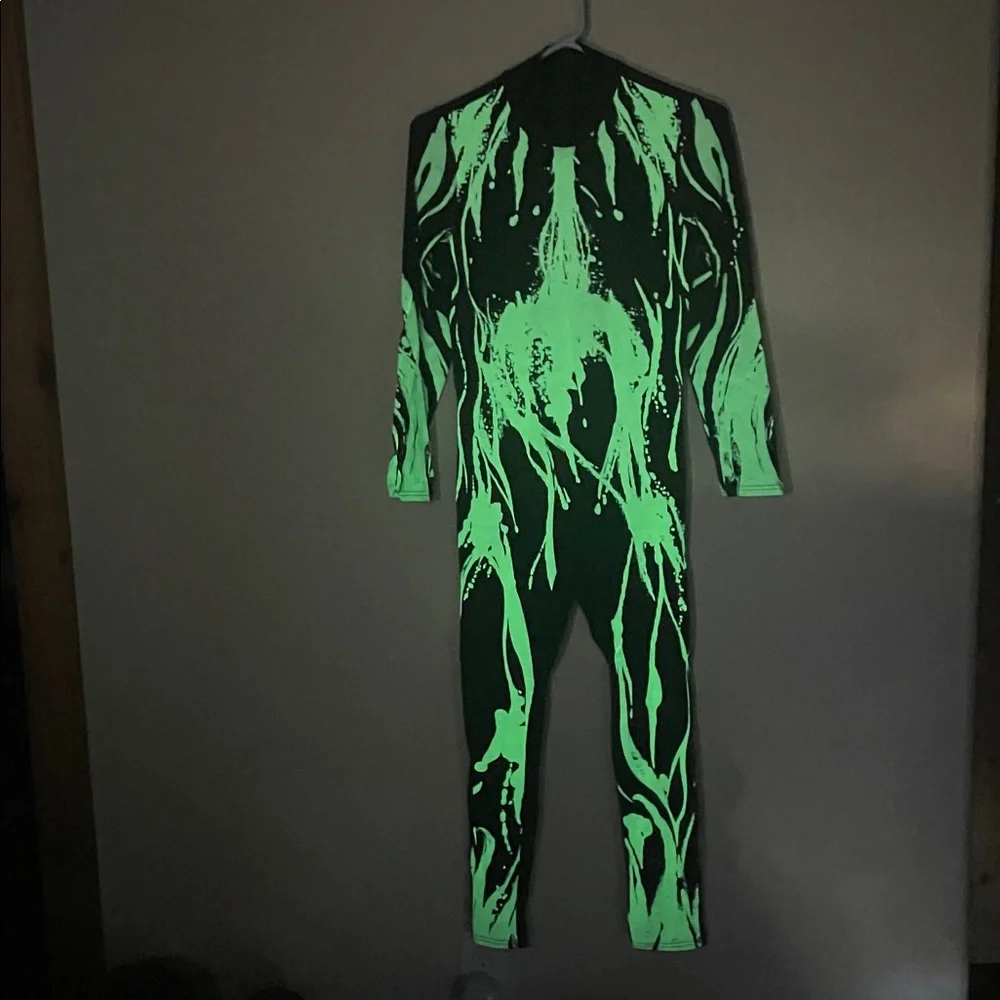 Glow In The Dark Child's Black Ghoulish/Skeleton Costume. NWOT. Size XL.